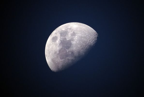Különleges holdkelte figyelhető meg az égbolton pénteken